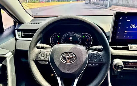 Toyota RAV4, 2021 год, 2 245 000 рублей, 11 фотография