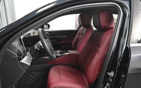 BMW 5 серия, 2025 год, 7 261 000 рублей, 10 фотография