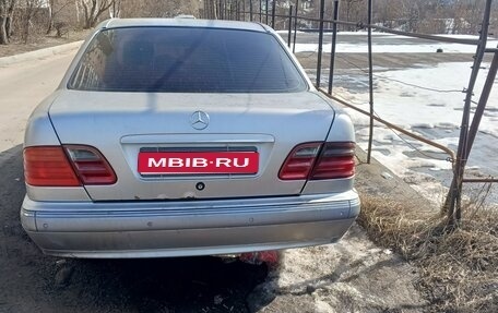 Mercedes-Benz E-Класс, 1999 год, 300 000 рублей, 1 фотография