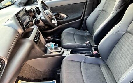 Toyota Yaris Cross, 2023 год, 1 830 000 рублей, 9 фотография