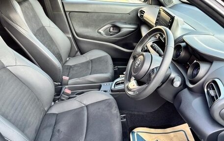Toyota Yaris Cross, 2023 год, 1 830 000 рублей, 12 фотография