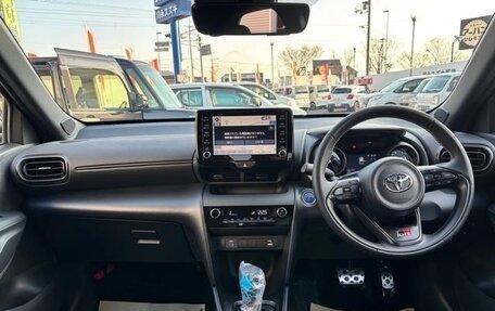 Toyota Yaris Cross, 2023 год, 1 830 000 рублей, 13 фотография