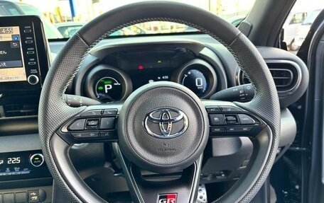 Toyota Yaris Cross, 2023 год, 1 830 000 рублей, 15 фотография