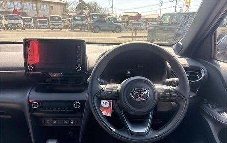 Toyota Yaris Cross, 2023 год, 1 720 000 рублей, 10 фотография