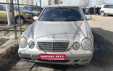 Mercedes-Benz E-Класс, 1999 год, 300 000 рублей, 2 фотография