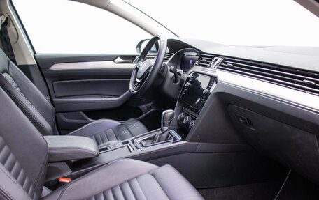 Volkswagen Passat B8 рестайлинг, 2019 год, 2 070 000 рублей, 9 фотография