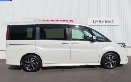 Honda Stepwgn IV, 2021 год, 2 000 000 рублей, 3 фотография