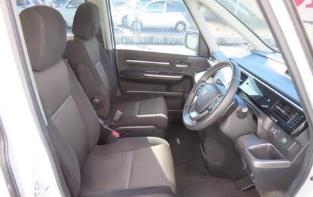 Honda Stepwgn IV, 2021 год, 2 000 000 рублей, 7 фотография