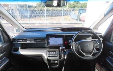 Honda Stepwgn IV, 2021 год, 2 000 000 рублей, 5 фотография