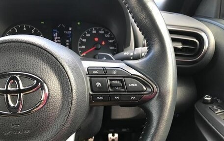 Toyota Yaris, 2022 год, 1 352 000 рублей, 13 фотография