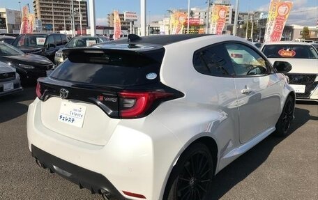 Toyota Yaris, 2022 год, 1 352 000 рублей, 5 фотография