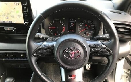 Toyota Yaris, 2022 год, 1 352 000 рублей, 11 фотография