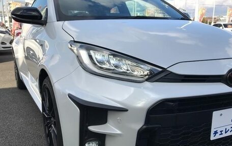 Toyota Yaris, 2022 год, 1 352 000 рублей, 6 фотография