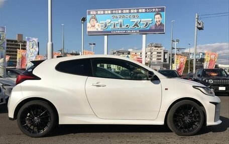 Toyota Yaris, 2022 год, 1 352 000 рублей, 9 фотография