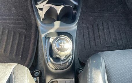 Toyota Vitz, 2018 год, 870 000 рублей, 15 фотография