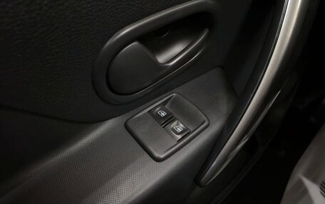 Renault Logan II, 2017 год, 720 000 рублей, 8 фотография