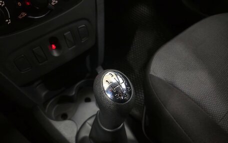 Renault Logan II, 2017 год, 720 000 рублей, 19 фотография