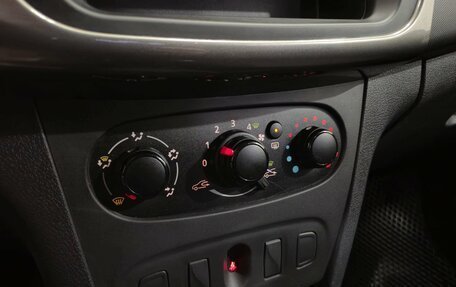 Renault Logan II, 2017 год, 720 000 рублей, 18 фотография