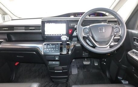 Honda Stepwgn IV, 2021 год, 2 300 000 рублей, 3 фотография