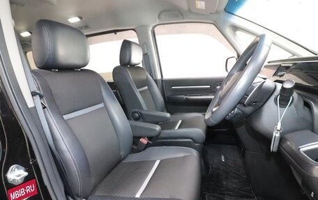 Honda Stepwgn IV, 2021 год, 2 300 000 рублей, 4 фотография