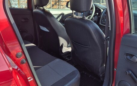 Renault Logan II, 2018 год, 880 000 рублей, 5 фотография