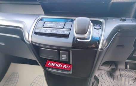 Honda Stepwgn IV, 2018 год, 2 430 000 рублей, 8 фотография