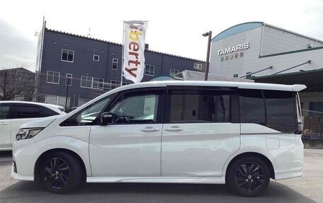 Honda Stepwgn IV, 2021 год, 2 350 000 рублей, 4 фотография