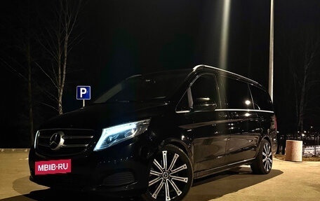 Mercedes-Benz V-Класс, 2017 год, 4 390 000 рублей, 2 фотография