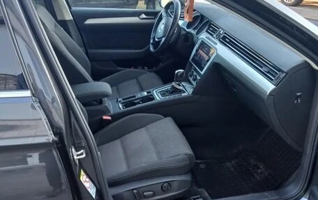 Volkswagen Passat B8 рестайлинг, 2019 год, 2 450 000 рублей, 9 фотография