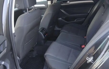 Volkswagen Passat B8 рестайлинг, 2019 год, 2 450 000 рублей, 8 фотография