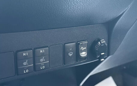 Toyota RAV4, 2018 год, 2 260 000 рублей, 21 фотография