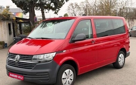 Volkswagen Transporter T6 рестайлинг, 2021 год, 2 410 000 рублей, 1 фотография