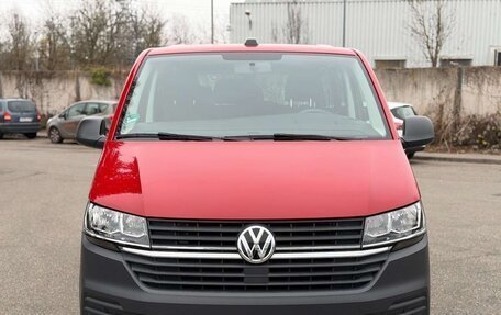 Volkswagen Transporter T6 рестайлинг, 2021 год, 2 410 000 рублей, 2 фотография