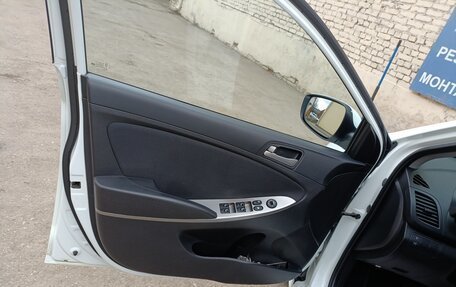 Hyundai Solaris II рестайлинг, 2015 год, 1 280 000 рублей, 5 фотография