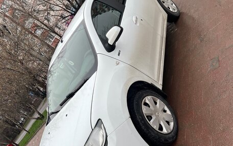 Renault Logan II, 2017 год, 750 000 рублей, 1 фотография