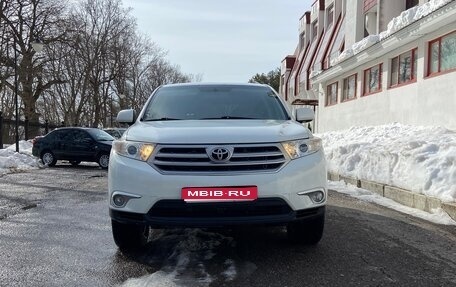 Toyota Highlander III, 2013 год, 2 499 000 рублей, 1 фотография