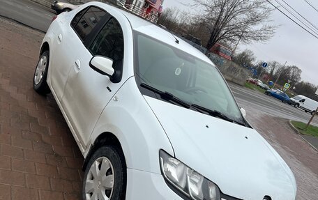 Renault Logan II, 2017 год, 750 000 рублей, 3 фотография