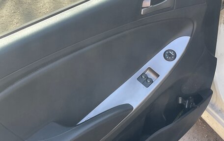 Hyundai Solaris II рестайлинг, 2014 год, 600 000 рублей, 13 фотография