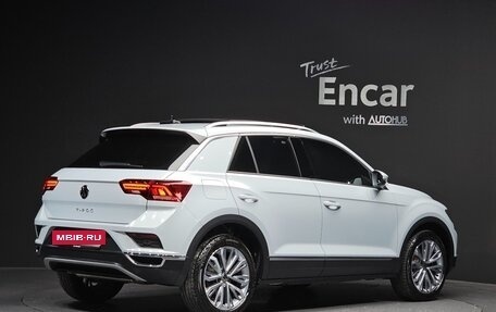 Volkswagen T-Roc I, 2021 год, 2 320 000 рублей, 2 фотография