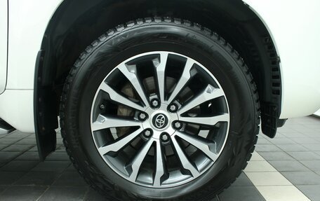 Toyota Land Cruiser Prado 150 рестайлинг 2, 2018 год, 4 950 000 рублей, 6 фотография