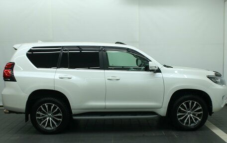 Toyota Land Cruiser Prado 150 рестайлинг 2, 2018 год, 4 950 000 рублей, 11 фотография