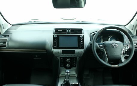 Toyota Land Cruiser Prado 150 рестайлинг 2, 2018 год, 4 950 000 рублей, 16 фотография