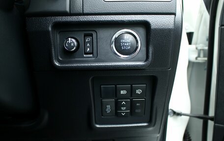 Toyota Land Cruiser Prado 150 рестайлинг 2, 2018 год, 4 950 000 рублей, 19 фотография