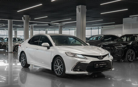 Toyota Camry, 2021 год, 3 330 000 рублей, 2 фотография