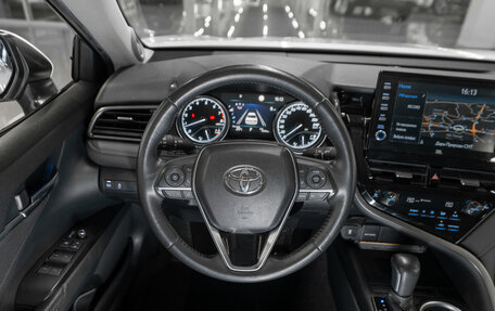 Toyota Camry, 2021 год, 3 330 000 рублей, 10 фотография