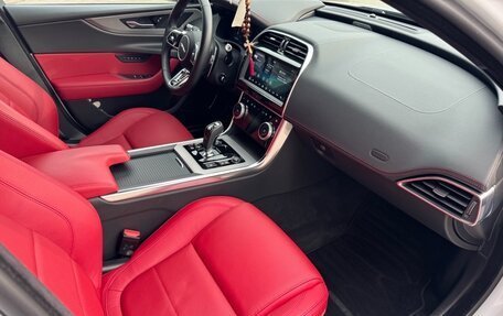 Jaguar XE I рестайлинг, 2020 год, 4 500 000 рублей, 23 фотография