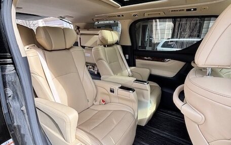 Toyota Vellfire II, 2019 год, 4 800 000 рублей, 5 фотография