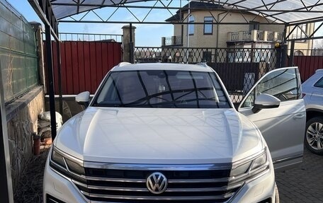 Volkswagen Touareg III, 2019 год, 4 200 000 рублей, 1 фотография