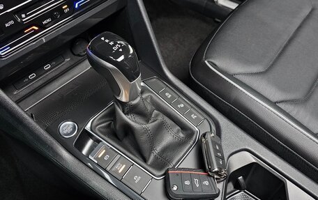 Volkswagen Tiguan II, 2022 год, 3 220 000 рублей, 9 фотография