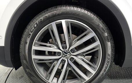 Volkswagen Tiguan II, 2022 год, 3 220 000 рублей, 5 фотография